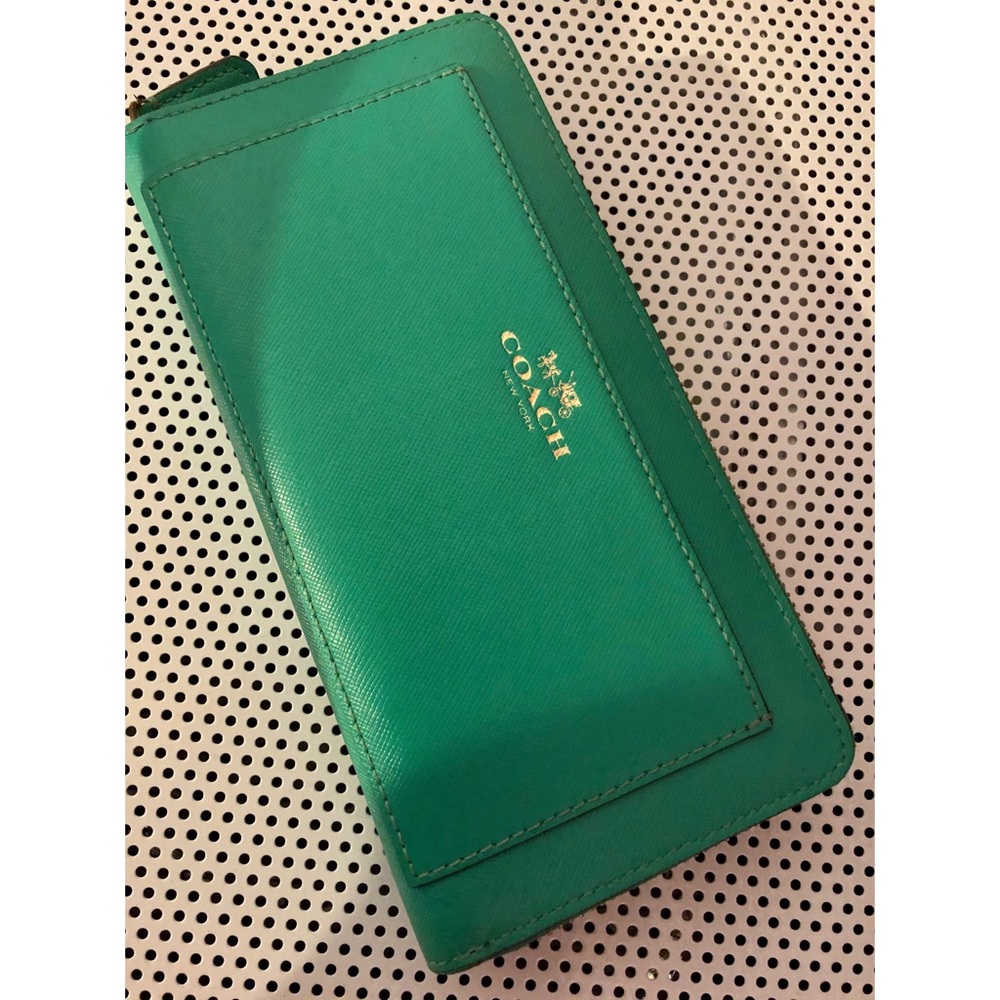 🔸 Coach Large Zip Around Wallet